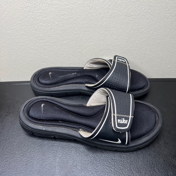 🌹Nike Black Soft Footbed Slip On Sandals Womens 6 Casual Comfort Walking Casual - Picture 3 of 11